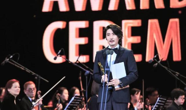 王泷正：长得帅，有演技，毕业十年无戏可演，37岁爱情事业双丰收