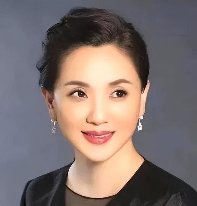 “江南第一美女”陶慧敏：嫁初恋生女幸福美满，如今活成人生赢家