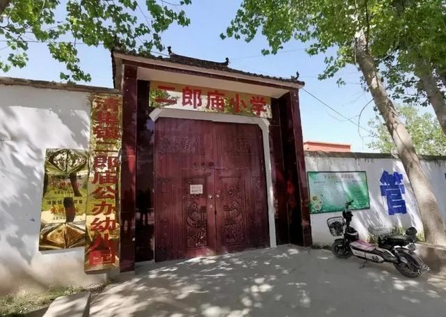 “80后”校长爷爷张鹏程：辞掉高薪垫14万修学校，一贫如洗白了头