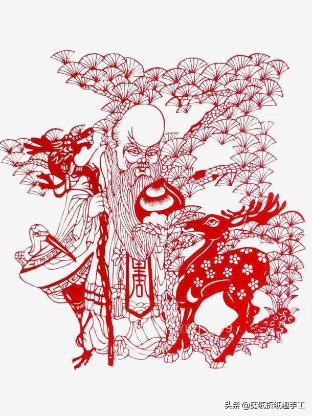 传说，千年为苍鹿，两千年为玄鹿，故而鹿乃长寿之象征