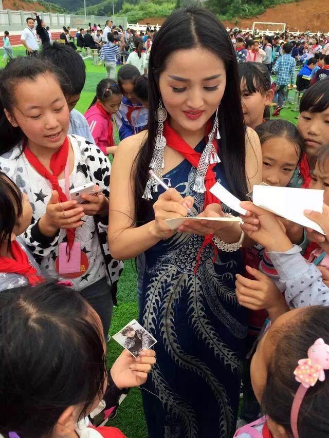 贵州苗族甜歌小天后最美苗家女—杨祖桃—携手贵州明日之星