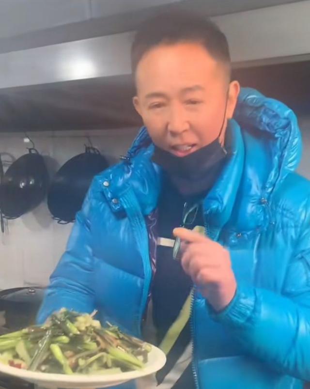 汪正正直播卖书法，一个字5千块，自称根本不缺钱，字有收藏价值