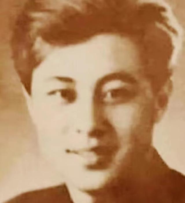老艺术家王心刚，与病魔对抗5年，如今与爱妻携手共度晚年