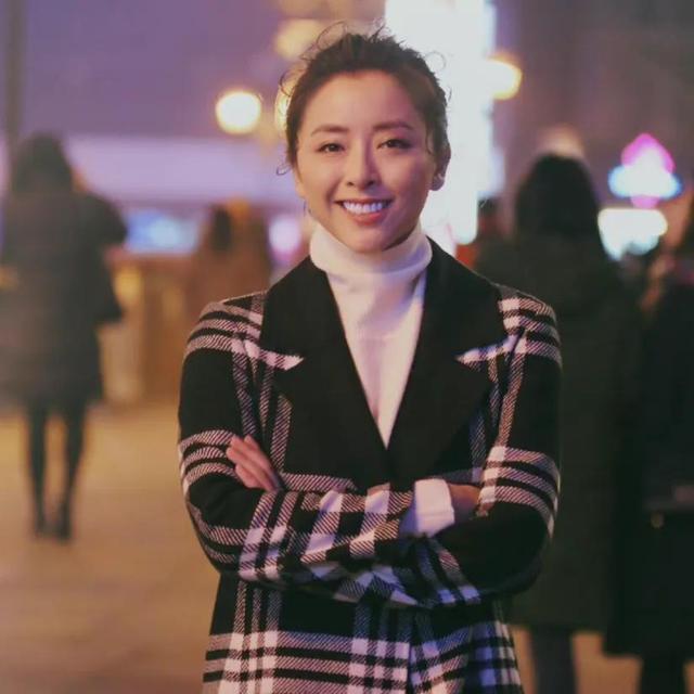 被迪士尼终生禁止入园，冒充黑道帮朋友，川妹子黄小蕾真“辣”