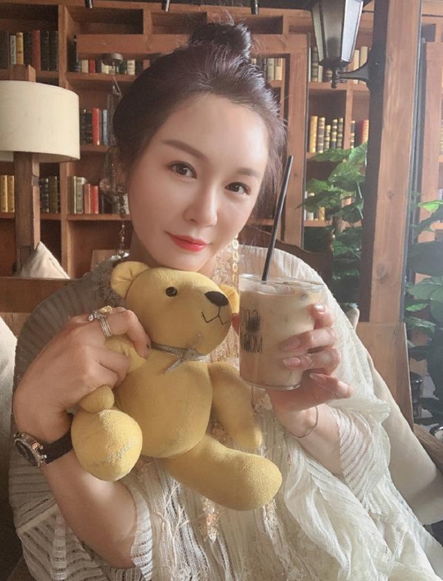 陈冰妈妈，活成了大多数女人想要的样子