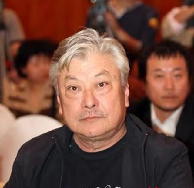 79岁名导因病去世！生前神采奕奕作品佳，和李建群相伴27年无名分