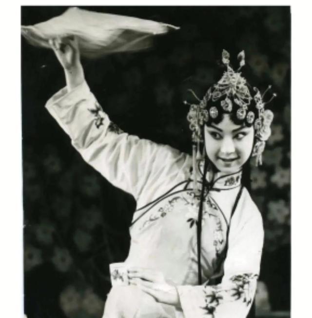 任小蕾：徐徐绽开《桃园借水》中一生一代一双人的妙卷