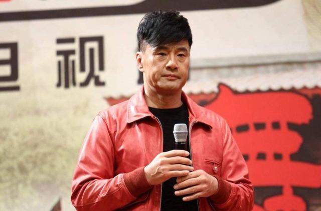 于荣光：结婚35年0绯闻，63岁突然离婚，令人唏嘘