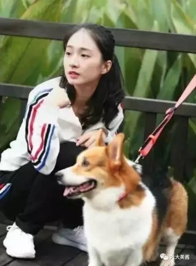 王思聪的新欢女神，谭盐盐，撞脸Hebe、郑秀晶还有郑爽？