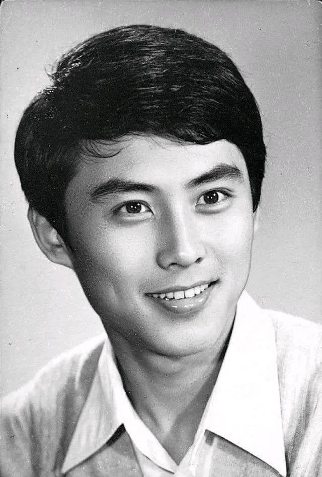 87版《红楼梦》贾琏风流好色，扮演者高宏亮却独宠大三岁妻子