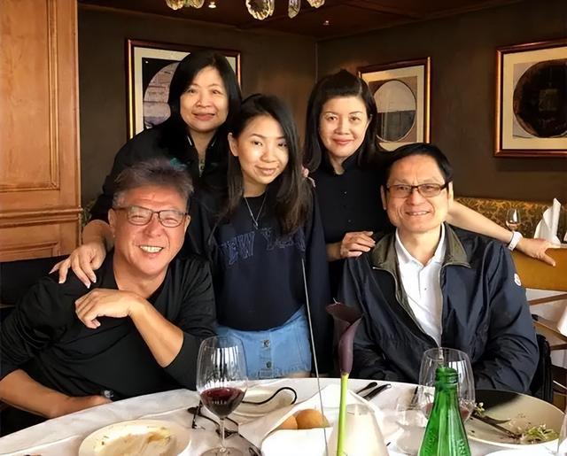 63岁姜育恒疑回山东老家！兴奋喝酒满脸通红，6人吃4盘菜太俭朴