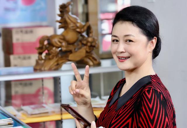 无子无女的于月仙去世后，张学松撑起两个家庭，他的选择让人动容