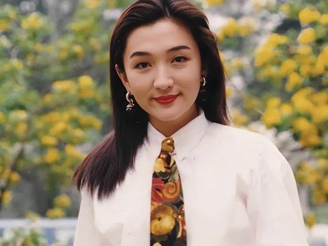 香港歌手甄楚倩近照曝光！出席聚会，未婚生子当单亲妈妈多年