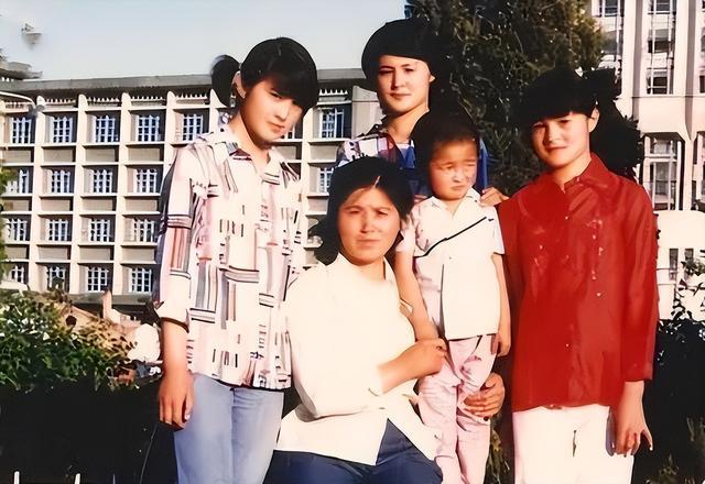 无子无女的于月仙去世后，张学松撑起两个家庭，他的选择让人动容