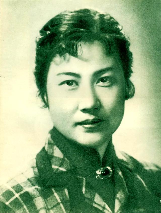 刘尚娴与张瑞芳罕见合照，《英雄儿女》成就她，但作品少让人感慨