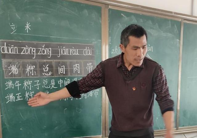 “80后”校长爷爷张鹏程：辞掉高薪垫14万修学校，一贫如洗白了头