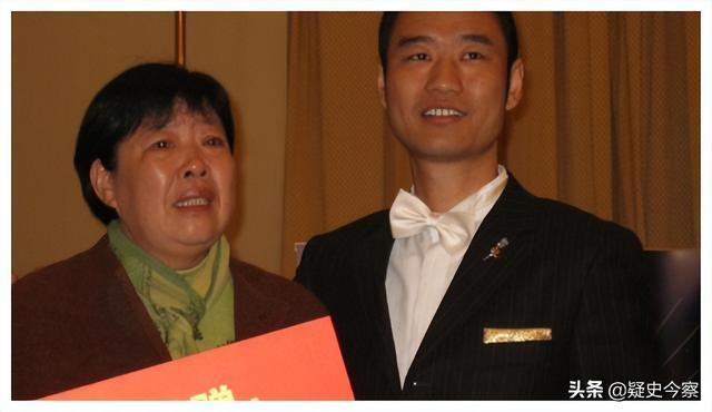 行善11年的丛飞患癌离世，妻子意外身亡，他们的女儿如今怎样了？
