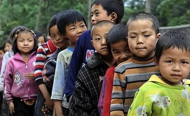 “80后”校长爷爷张鹏程：辞掉高薪垫14万修学校，一贫如洗白了头