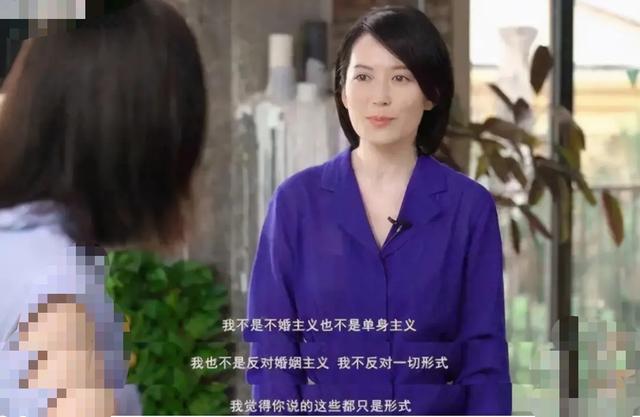 51岁的俞飞鸿，不婚不育的背后，藏着她与三个男人之间的秘密