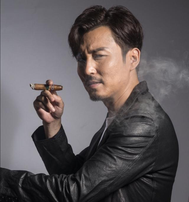 王泷正：长得帅，有演技，毕业十年无戏可演，37岁爱情事业双丰收