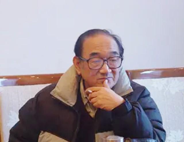 2017年，严顺开逝世，前国务院总理朱镕基为他送上了花圈