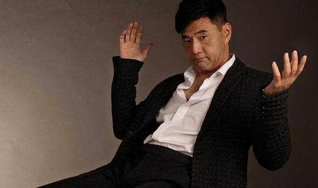 于荣光：结婚35年0绯闻，63岁突然离婚，令人唏嘘