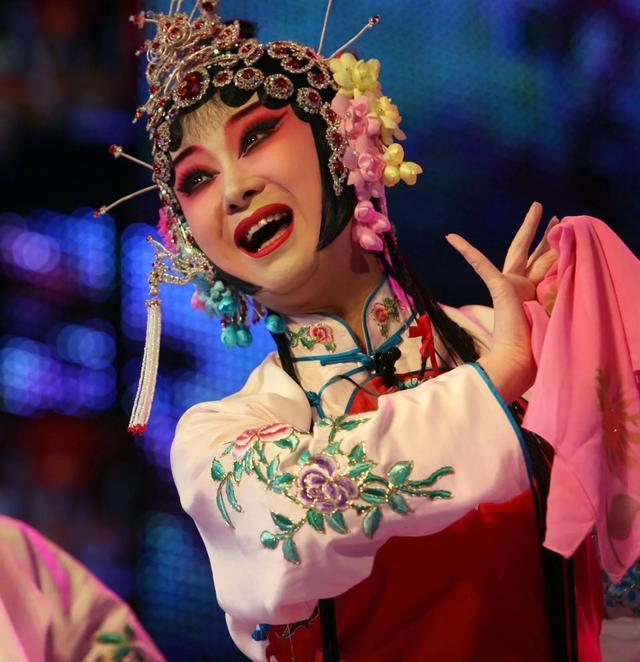 任小蕾：徐徐绽开《桃园借水》中一生一代一双人的妙卷