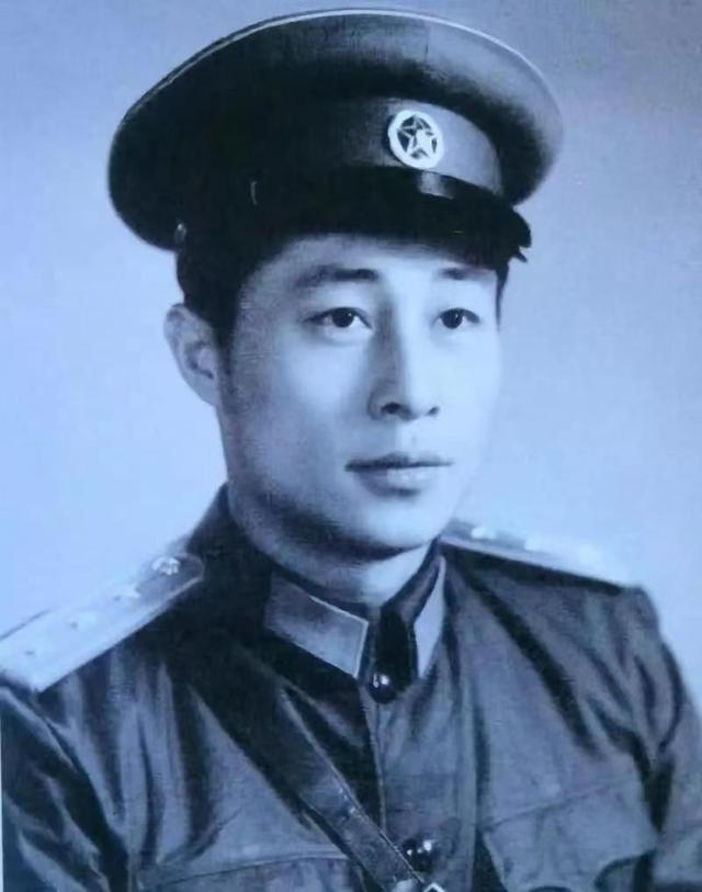 老艺术家王心刚，与病魔对抗5年，如今与爱妻携手共度晚年