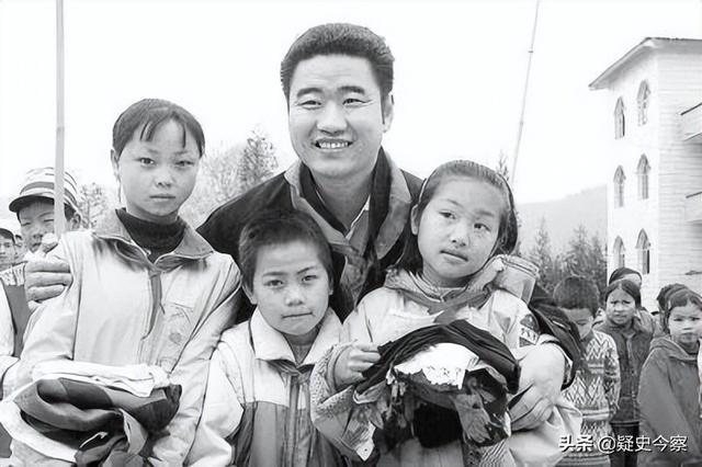 行善11年的丛飞患癌离世，妻子意外身亡，他们的女儿如今怎样了？