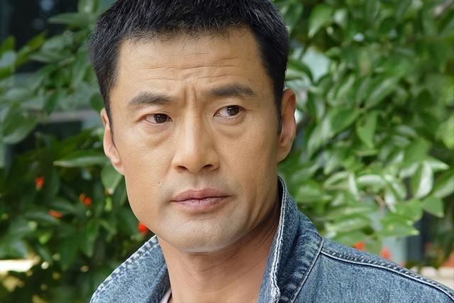 于荣光：结婚35年0绯闻，63岁突然离婚，令人唏嘘