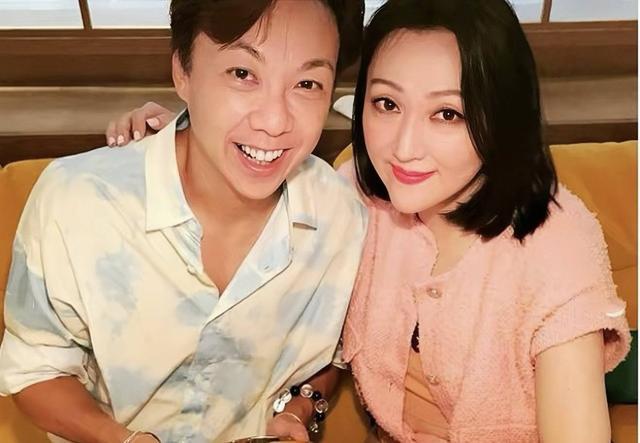 香港歌手甄楚倩近照曝光！出席聚会，未婚生子当单亲妈妈多年