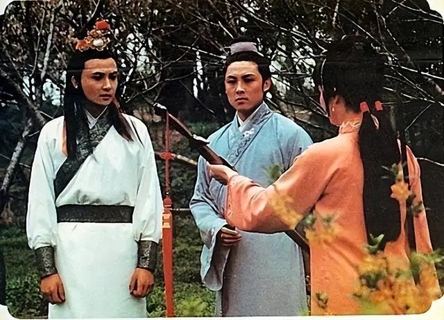 87版《红楼梦》贾琏风流好色，扮演者高宏亮却独宠大三岁妻子