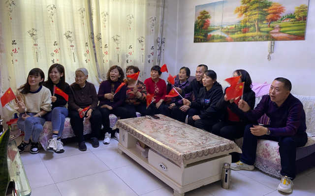 2金3银!张梦秋冬残奥会收官,创多项纪录,颁奖仪式发型抢镜