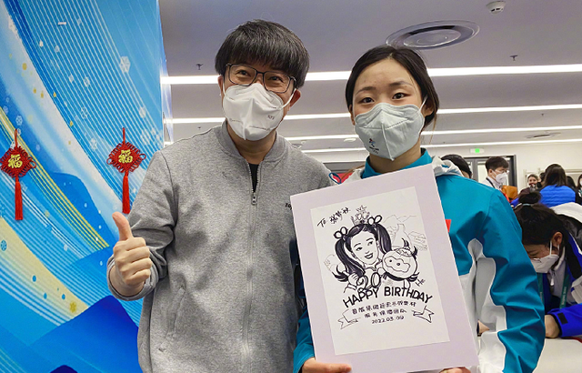 2金3银!张梦秋冬残奥会收官,创多项纪录,颁奖仪式发型抢镜