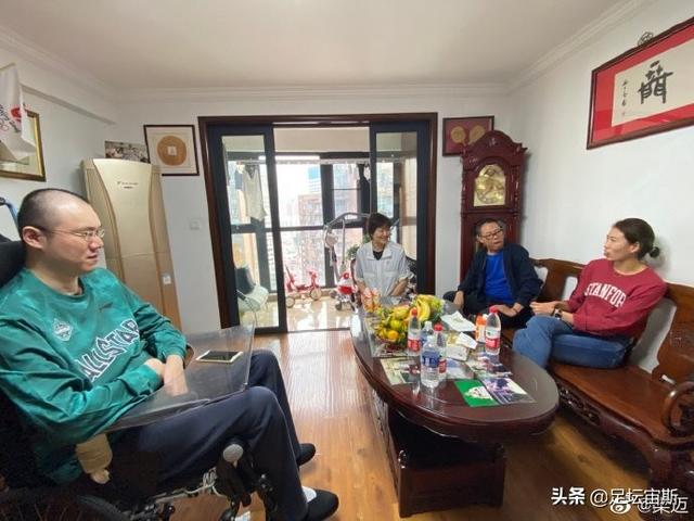 郎平一家三口探望瘫痪名将,周苏红前夫久违露面 女儿已经3岁大