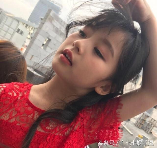 网红童星“裴佳欣”颜值逆天，被透支的童年谁“买单”