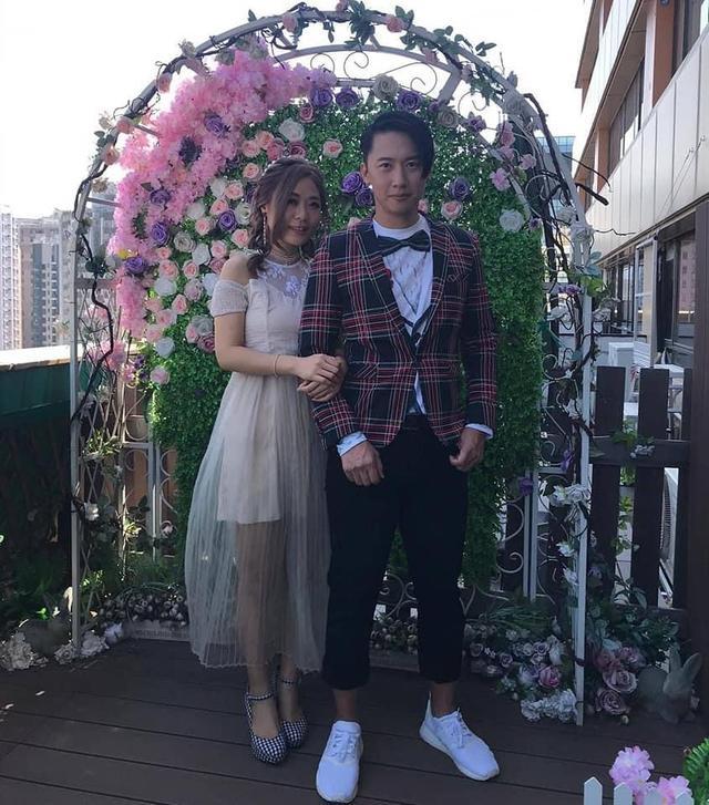恭喜！香港知名歌手冯曦妤在空中花园签字结婚，透露想尽快生宝宝