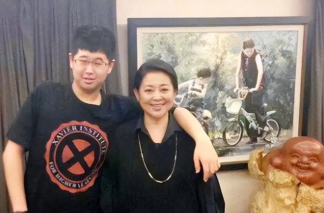 倪萍的儿子虎子：艰辛的求医之路背后，是母亲的白发和心疼