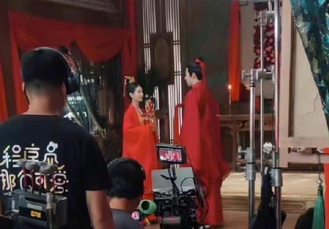 陈钰琪新剧来袭，与王鹤棣一起打造，大红婚袍太抢镜