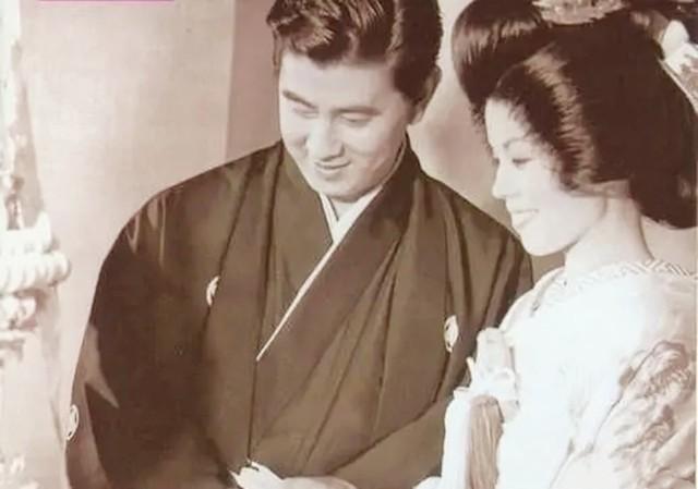 宇津井健的旷世恋：爱妻患病40年不离不弃，83岁去世当天娶了初恋