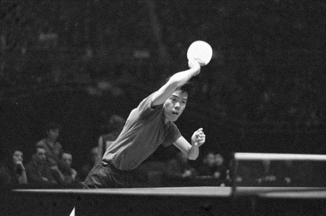 容国团：身患肺结核，21岁夺得世界乒乓冠军，为何在31岁自杀？