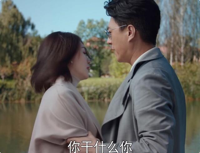 《林深见鹿》老少恋引争议，44岁曹磊与24岁女演员同框，画面尴尬