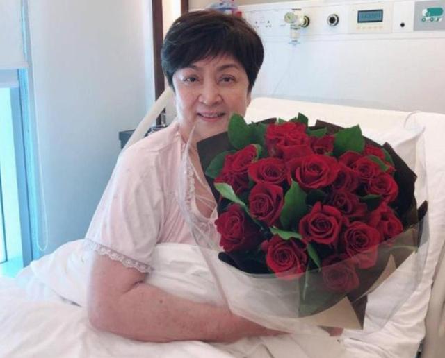 谢贤72岁前妻甄珍脑出血！紧急入院做开颅手术，仅儿子陪伴在旁