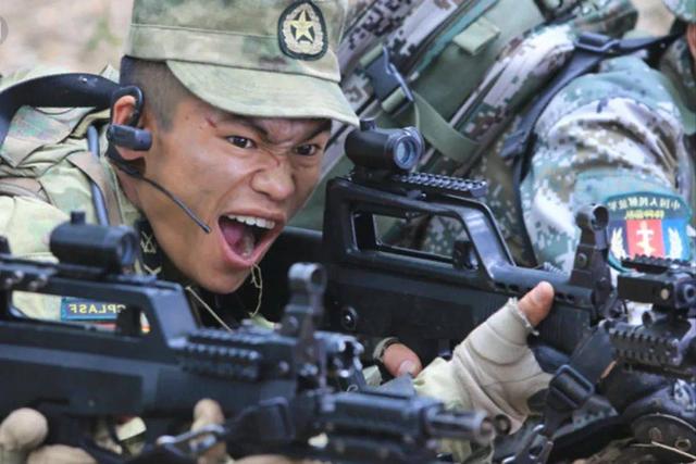 《战狼》庄小龙：吴京部队的班长，曾代表中国参加特种兵猎人集训