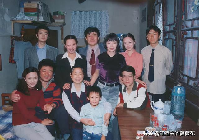 演员鲍大志，和梁冠华王姬是同学，因饰演孙掌柜成为网红