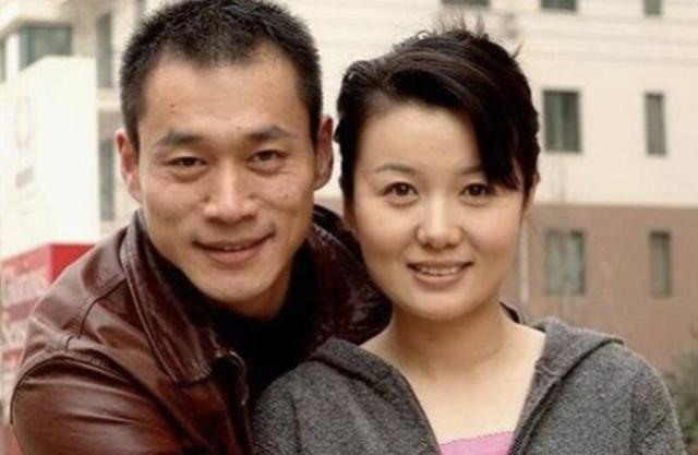 “武松”丁海峰：娶大2岁的初恋，陪患癌妻子抗癌，把她宠成宝