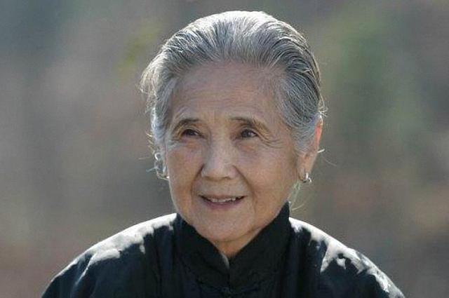 鲁园曾经搭档过张嘉译和关晓彤，77岁才出名，一位奶奶级艺人去世