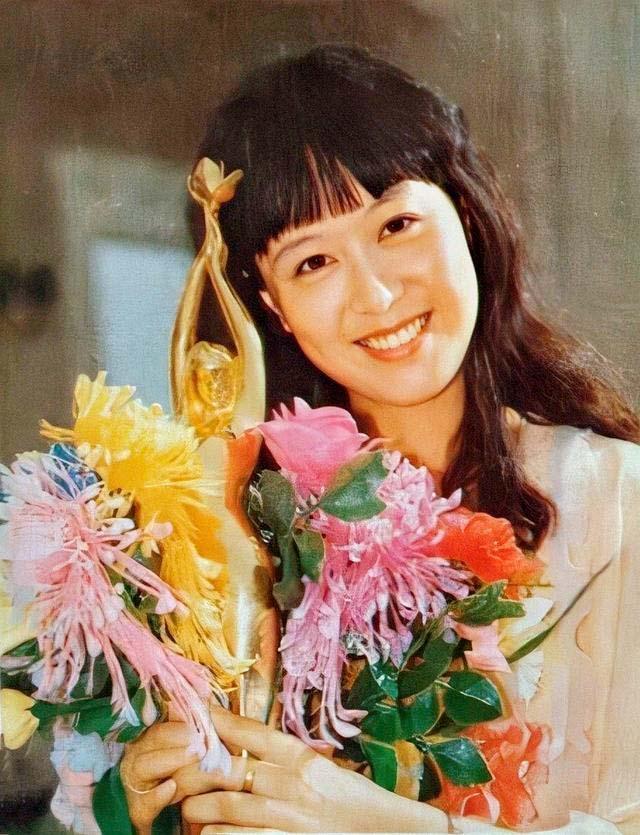 80年代偶像吴玉芳：嫁给江嘉良后息影多年，如今她生活幸福吗？