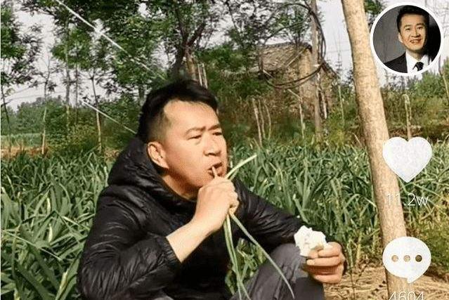38岁李嘉明北漂24年仍跑龙套，摆摊卖西瓜接地气，30元裤子引热议