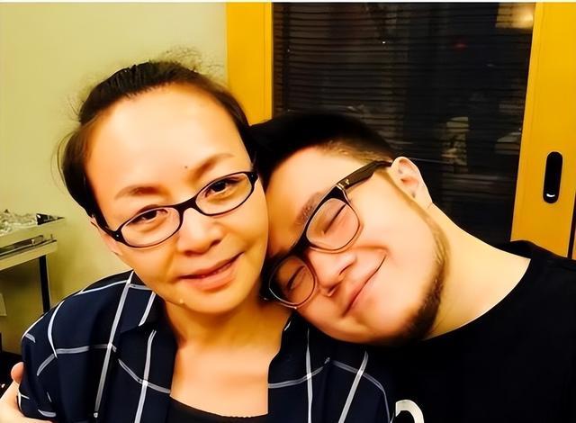 北京小妞王博谷：嫁小7岁巴图，38岁生二胎，我是宋丹丹儿媳妇